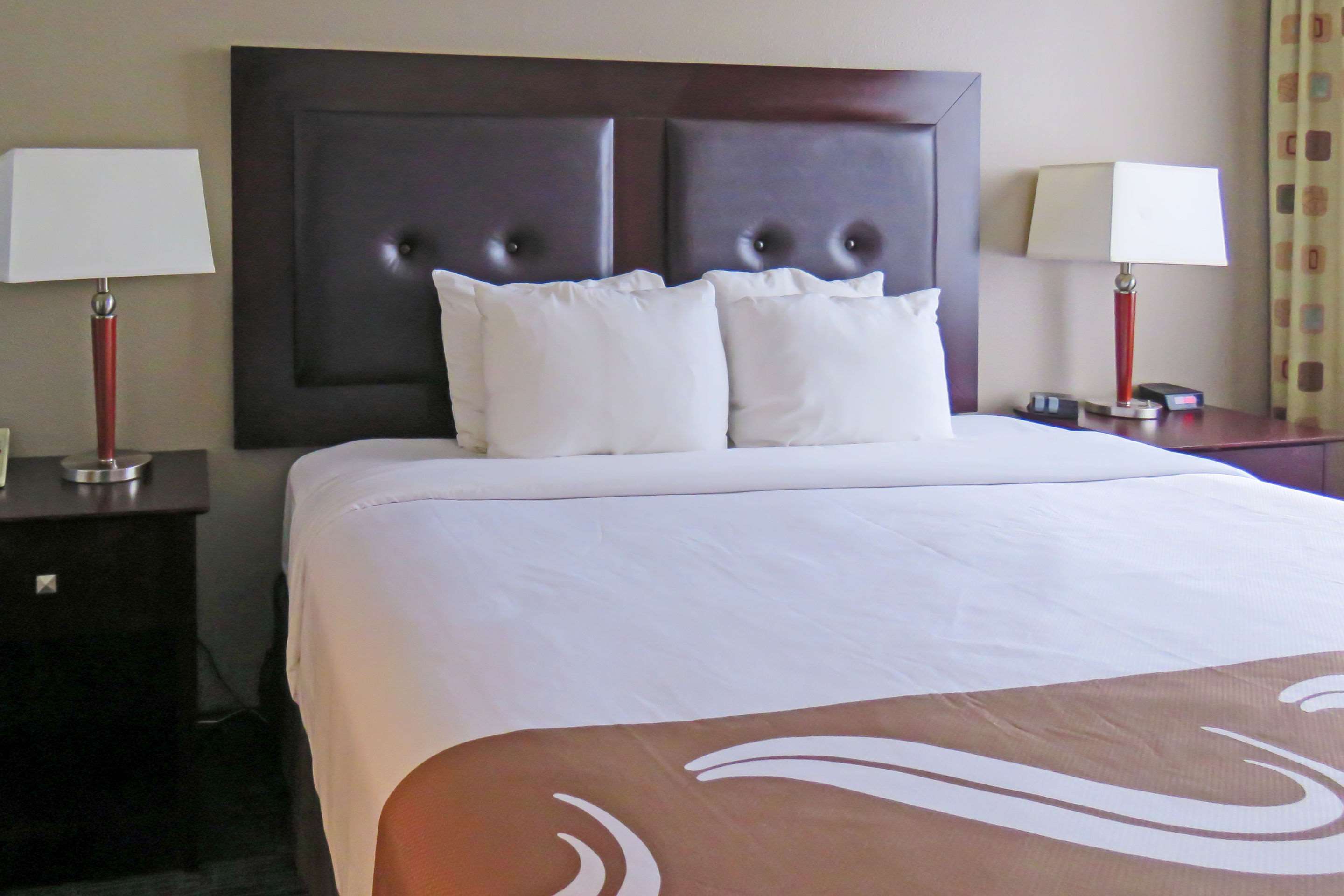 One-bedroom suite