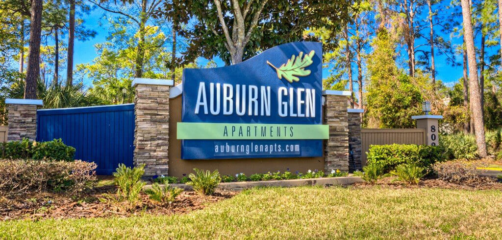 front entrance sign of Auburn Glen Apartments