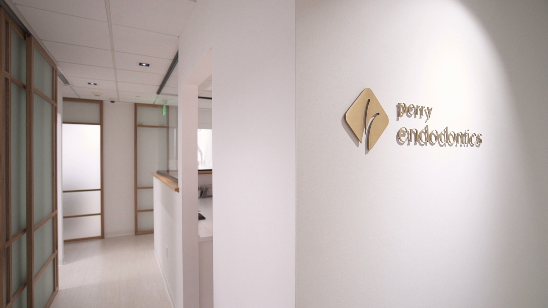 Established in 1995, Perry Endodontics has been at the forefront of providing exceptional endodontic 