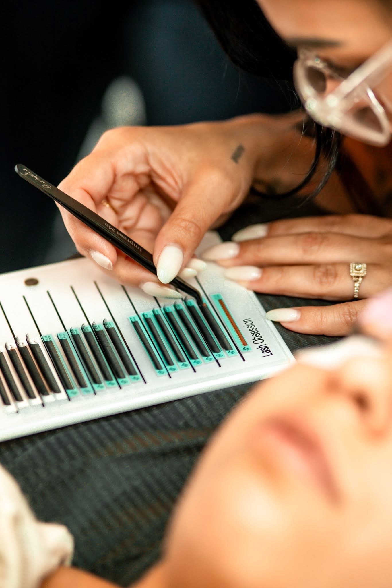 Images Lashista - Formation cils - Pose de cils - Produits de cils Longueuil