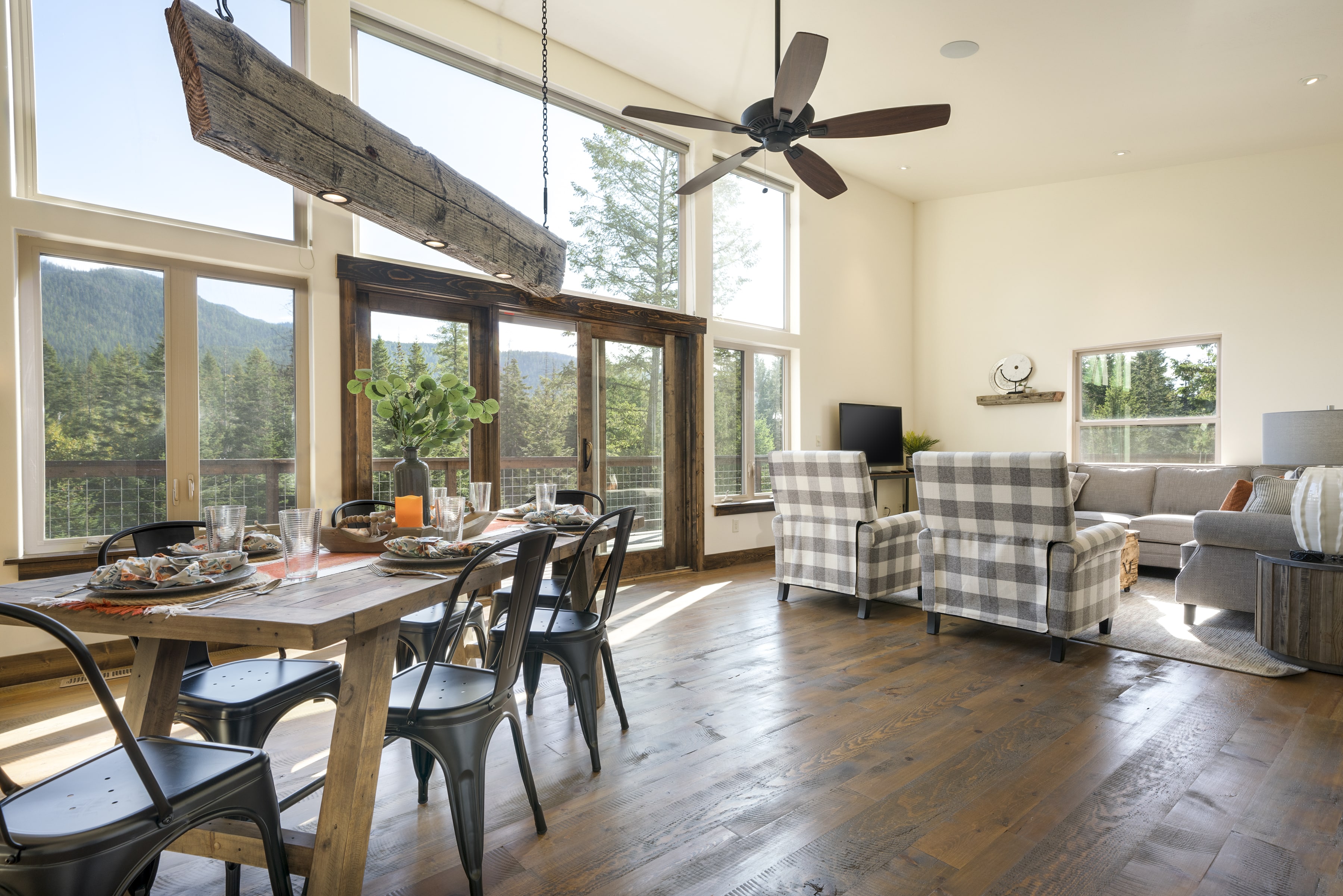 Dining area - Montana Home