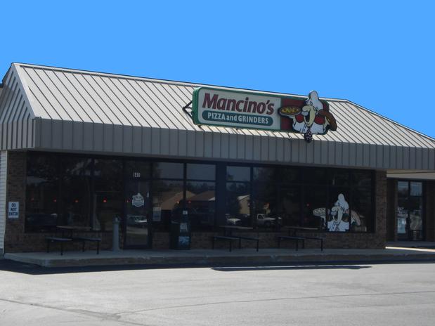Images Mancino's Pizza & Grinders of Traverse City - Chum's Corner