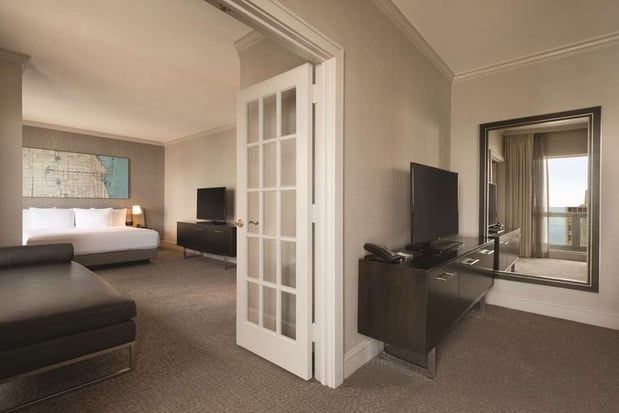 Images Hilton Chicago/Magnificent Mile Suites