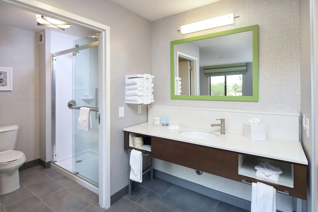 Guest room bath
