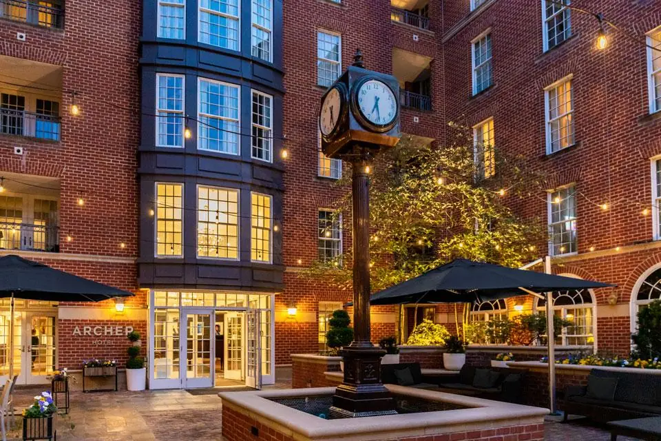 Archer Hotel Old Town Alexandria Courtyard