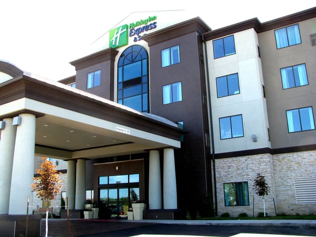 Images Holiday Inn Express & Suites Kansas City Airport by IHG