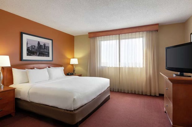 Images Embassy Suites by Hilton Kansas City International Airport