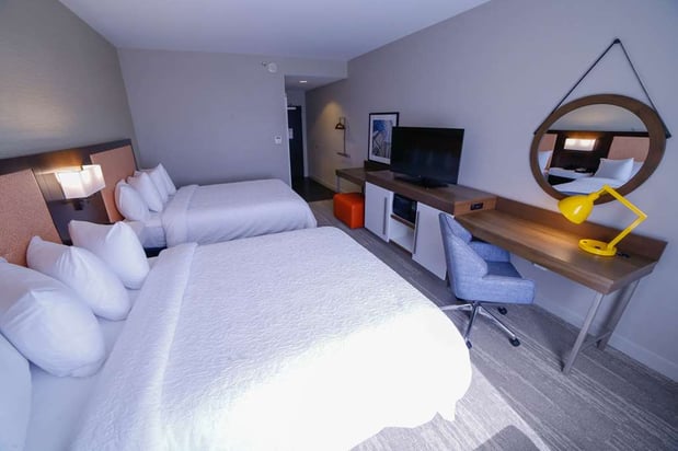 Images Hampton Inn & Suites Forest City