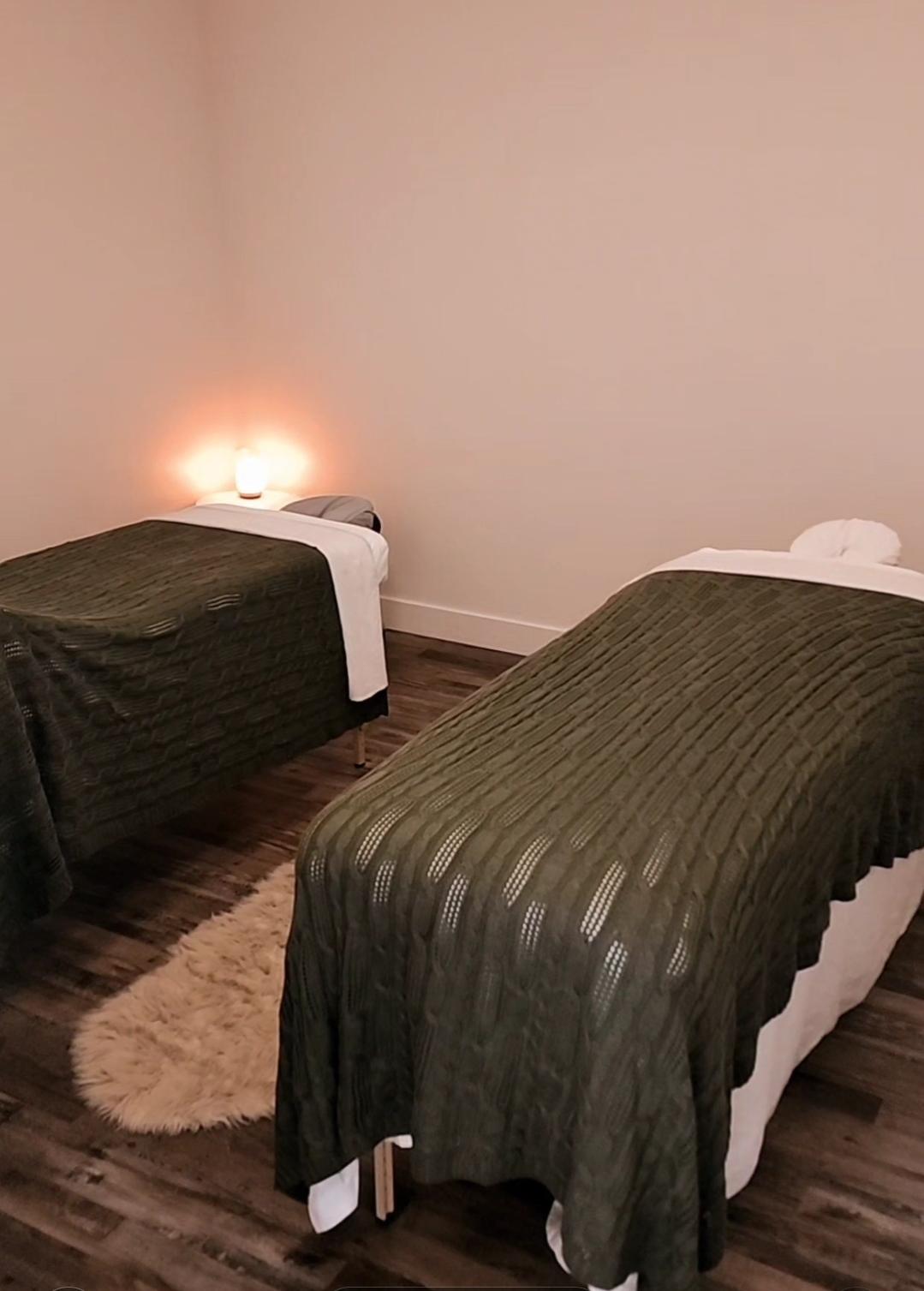 Lindon's Healing Haven
Discover Lindon's healing sanctuary at Seasons Salon and Day Spa. Rejuvenate your mind and body.