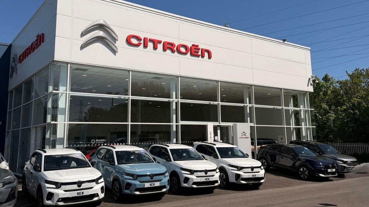 Evans Halshaw Citroen Newport exterior forecourt