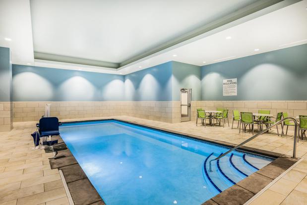Images Holiday Inn Express & Suites Lincoln Downtown by IHG