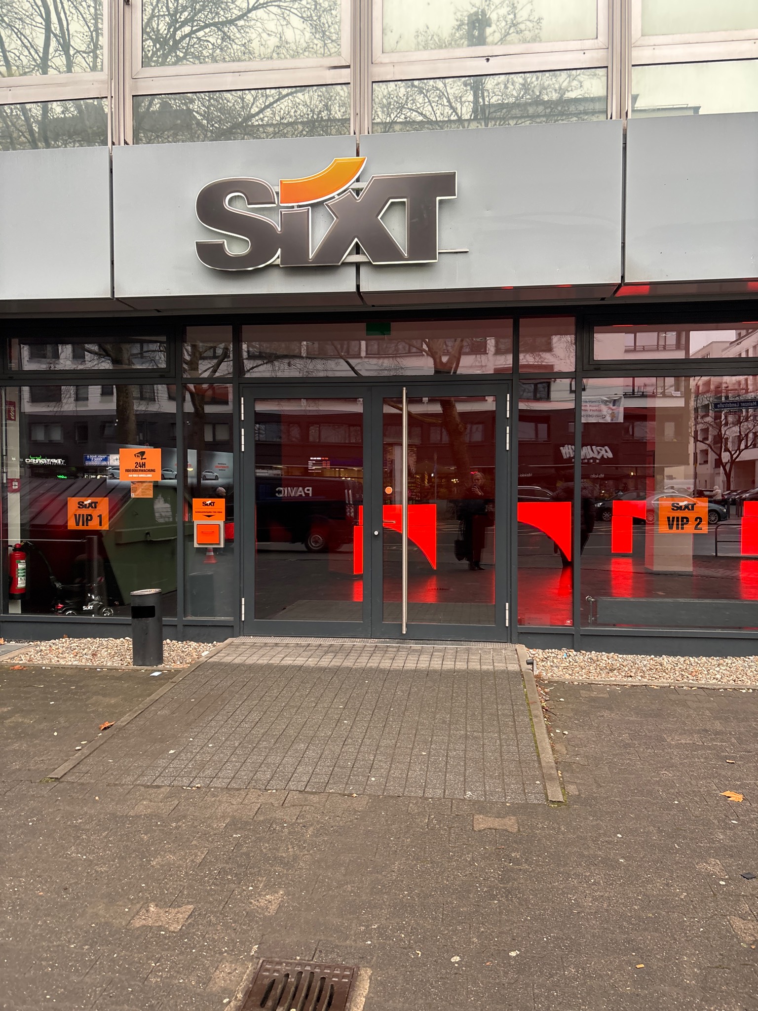 SIXT Transporter & Autovermietung Frankfurt am Main West/Messe, Mainzer Landstr. 351-353 in Frankfurt am Main