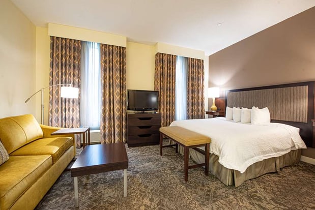 Images Hampton Inn & Suites Rockville Centre