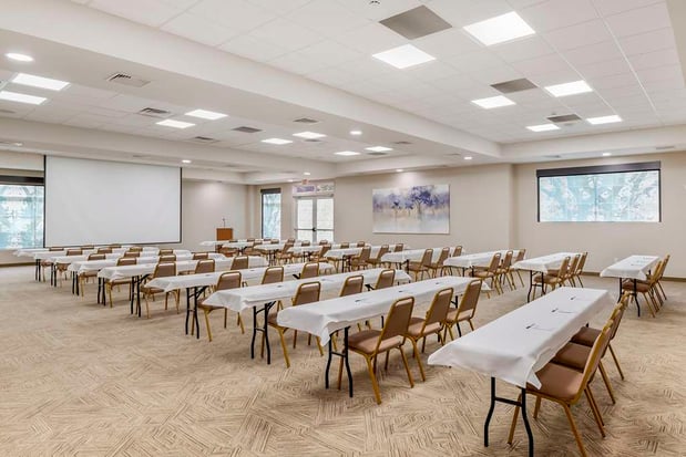 Images Best Western Plus Crossroads Inn & Suites