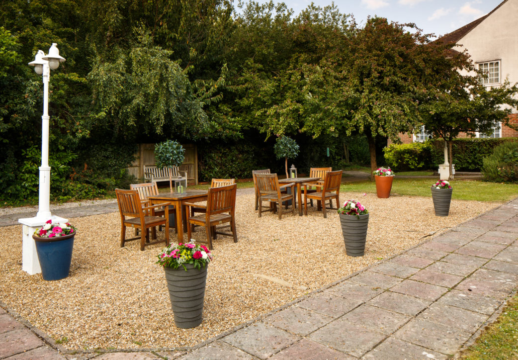 Crop of Garden patio seating area at the Mercure Tunbridge Wells Hotel. Mercure Tunbridge Wells Hotel Tunbridge Wells 01892 628298
