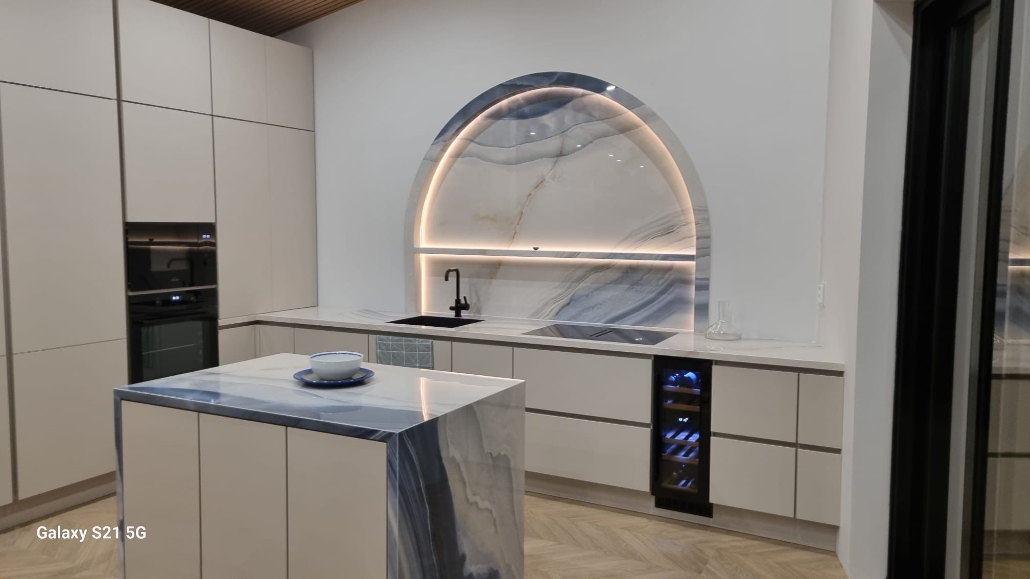 Images Kivipiste Showroom Laattamyymälä