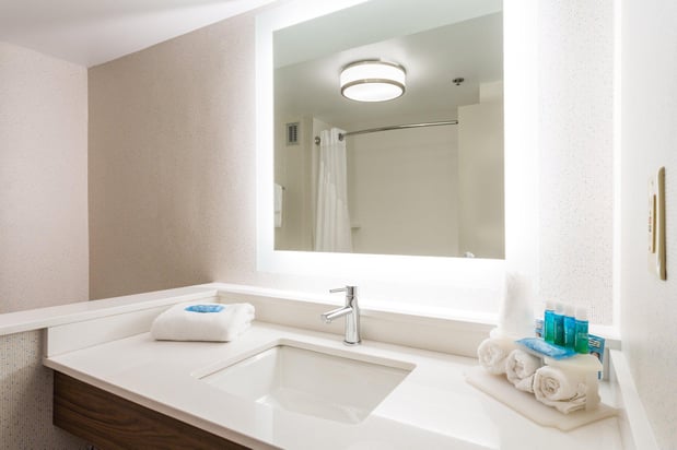 Images Holiday Inn Express & Suites Wilmington-University Ctr by IHG