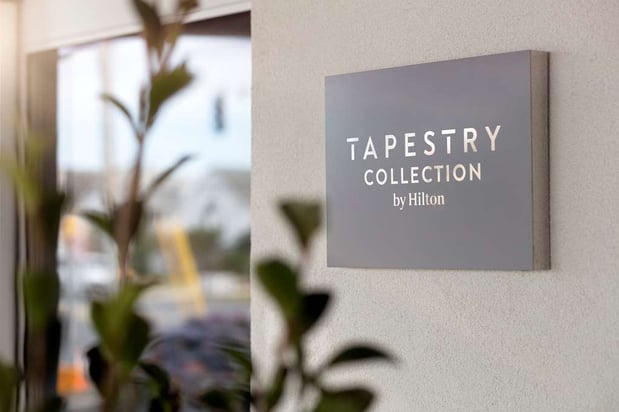 Images Fenwick Shores, Tapestry Collection by Hilton