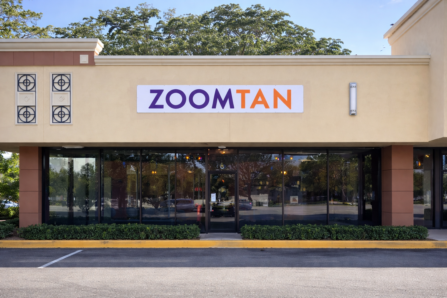 Zoom Tan store front in Deerfield Beach, FL
