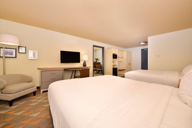 Images Holiday Inn Kansas City Airport by IHG