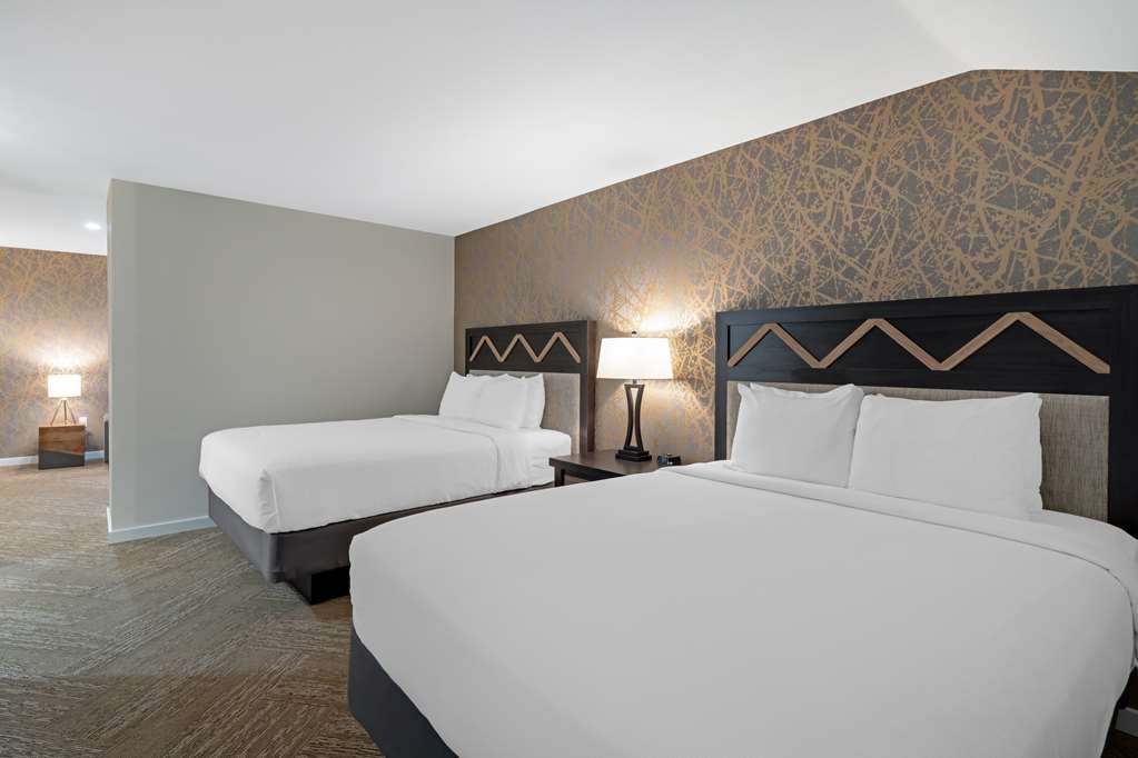 Double queen with Living space