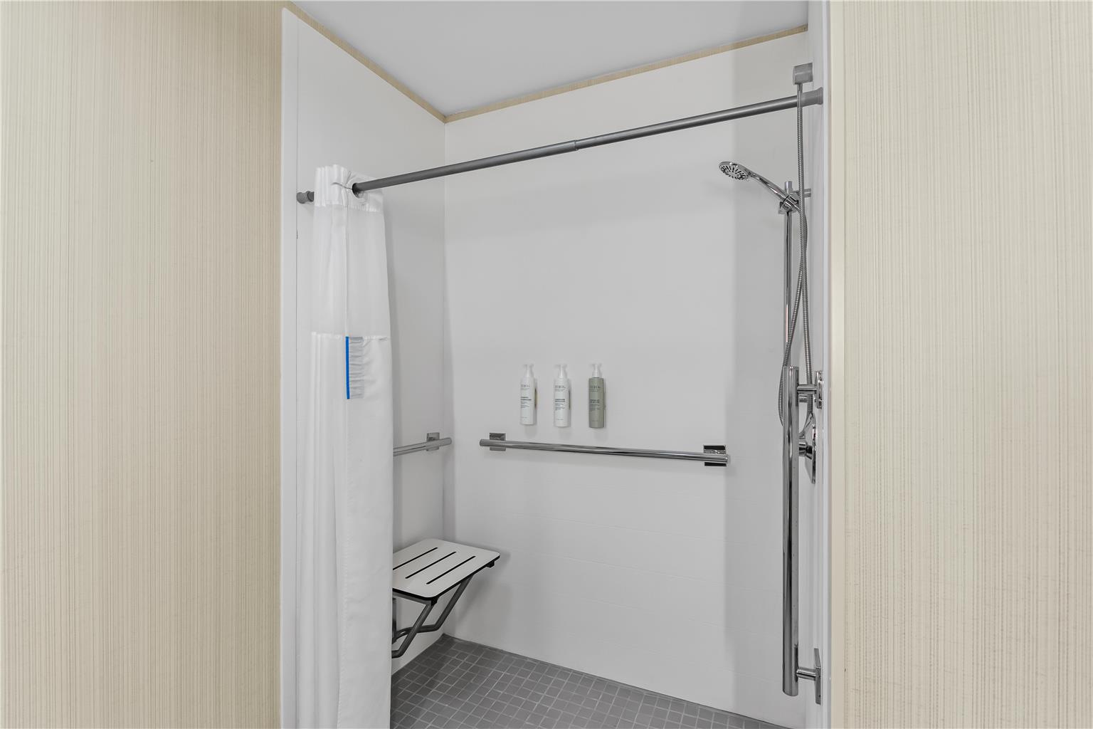 Guest room bath 
