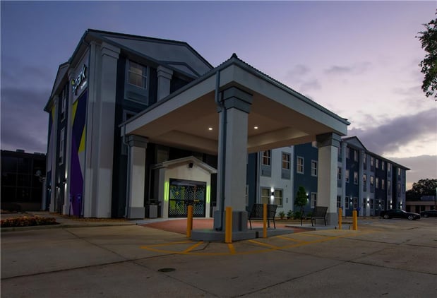 Images Spark by Hilton Lafayette South
