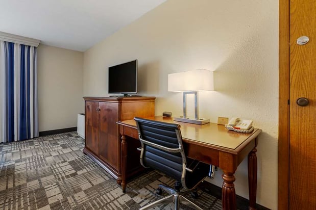 Images Best Western Plus Dubuque Hotel & Conference Center