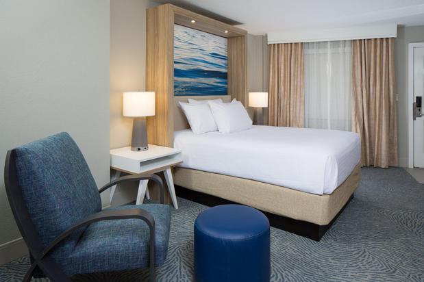 Images Crowne Plaza Melbourne-Oceanfront by IHG