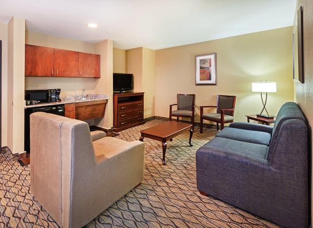 Images Holiday Inn Express & Suites Houston-Dwtn Conv Ctr by IHG