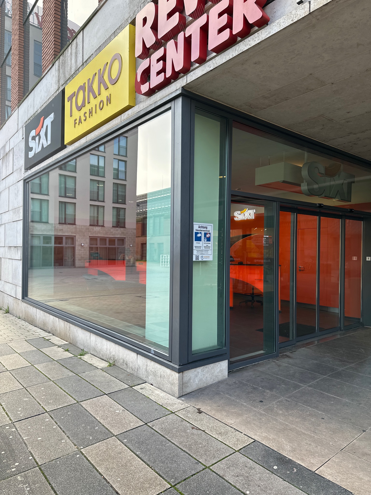 SIXT Autovermietung Wiesbaden Zentrum/Hauptbahnhof, Bahnhofsplatz 3, Lilien-Carre in Wiesbaden