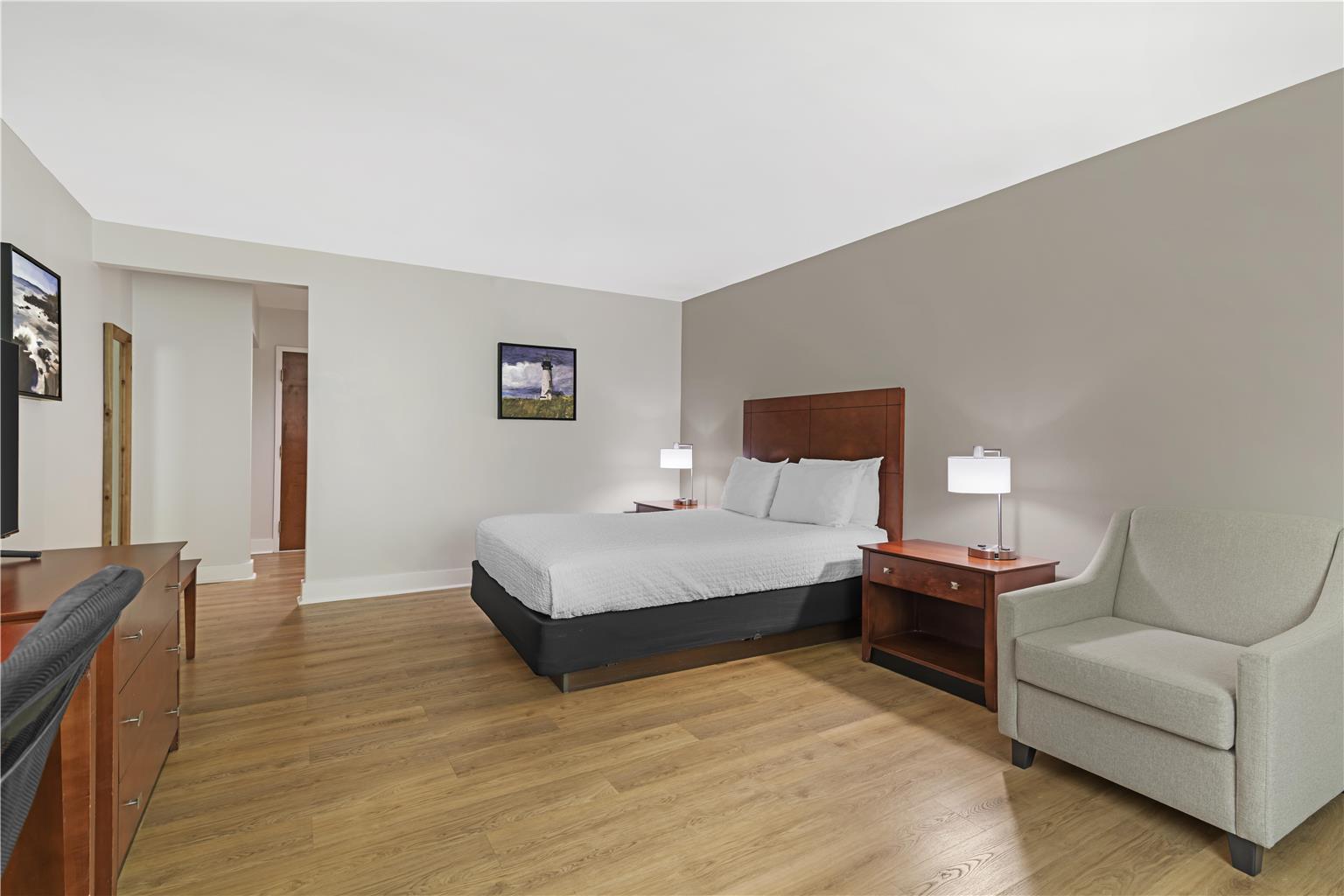 Standard Single Queen Bedroom