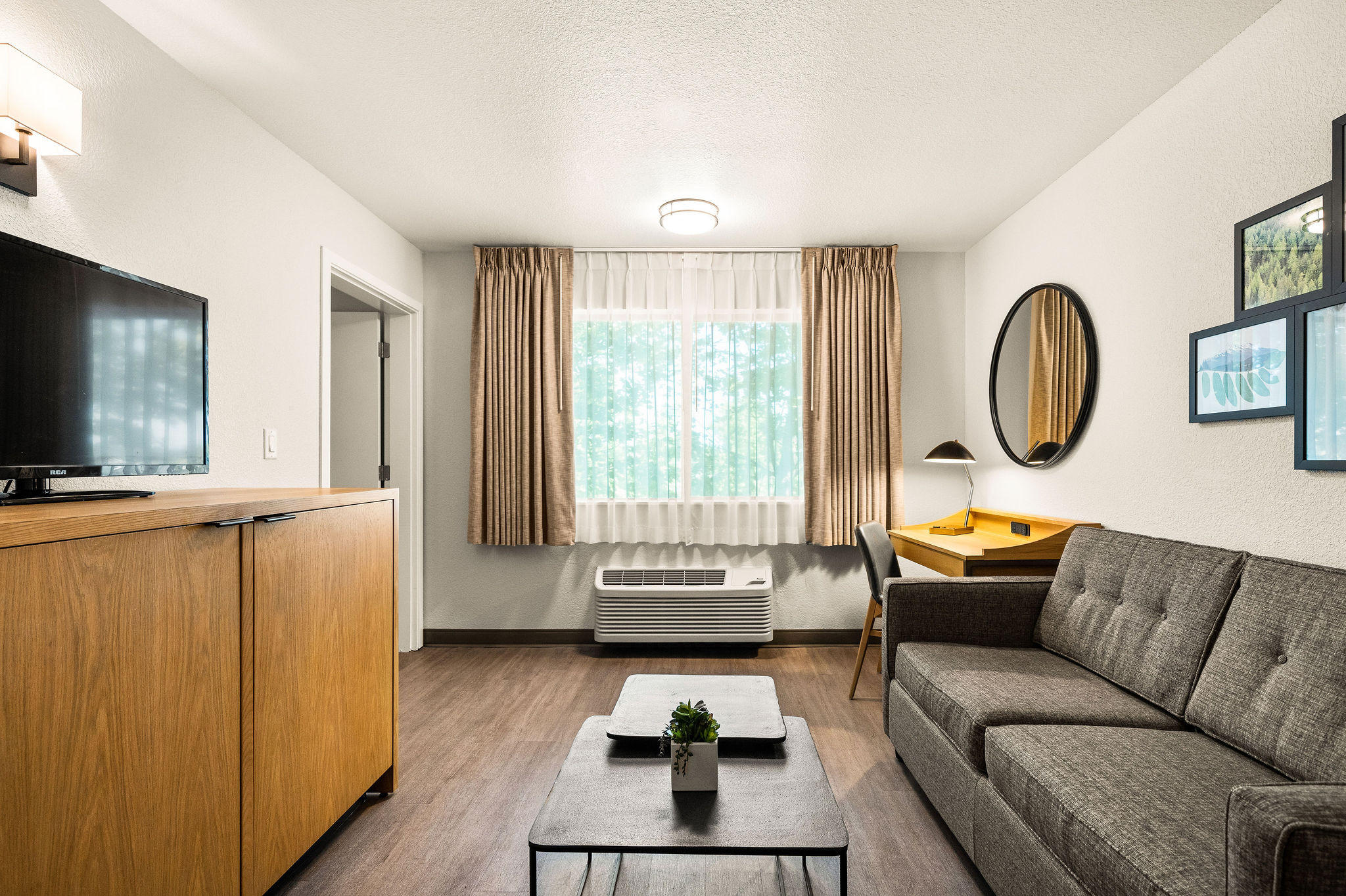 Oxford Suites Redding Guestrooms