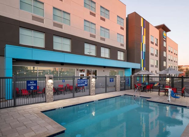 Images Tru by Hilton Phoenix Glendale Westgate