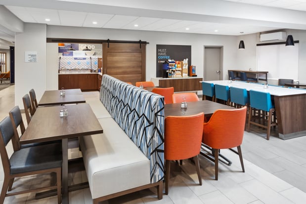 Images Holiday Inn Express Cleveland Airport - Brook Park by IHG