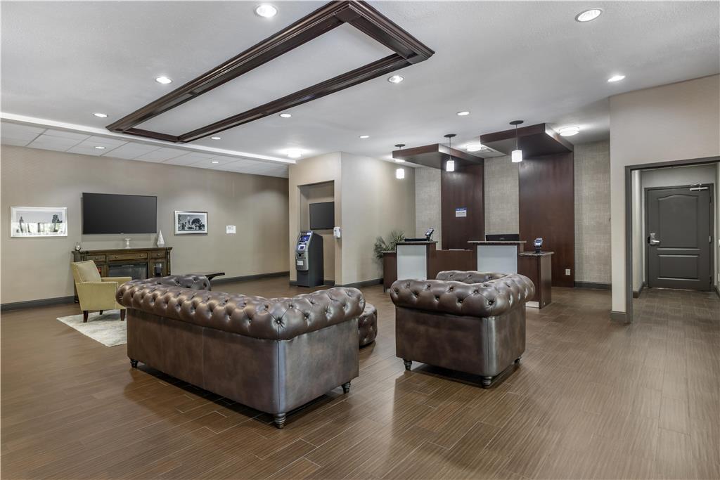 BW Plus Lees Summit Lobby