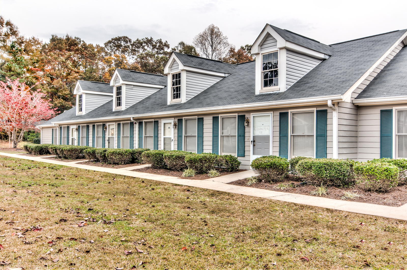 Outside of Laurel Glen at Carrollton Senior Living