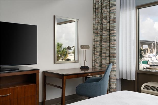 Images Hilton Garden Inn Charleston Waterfront/Downtown