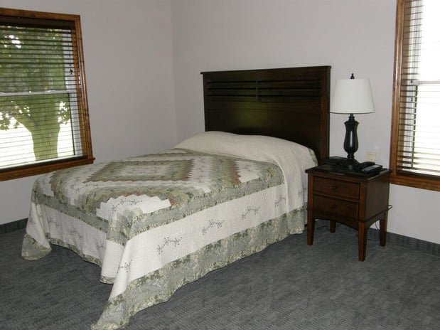 Images Redwood Inn & Suites