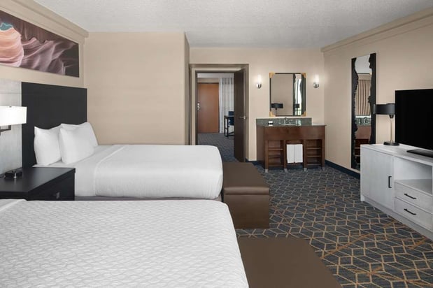 Images Embassy Suites by Hilton Phoenix Biltmore