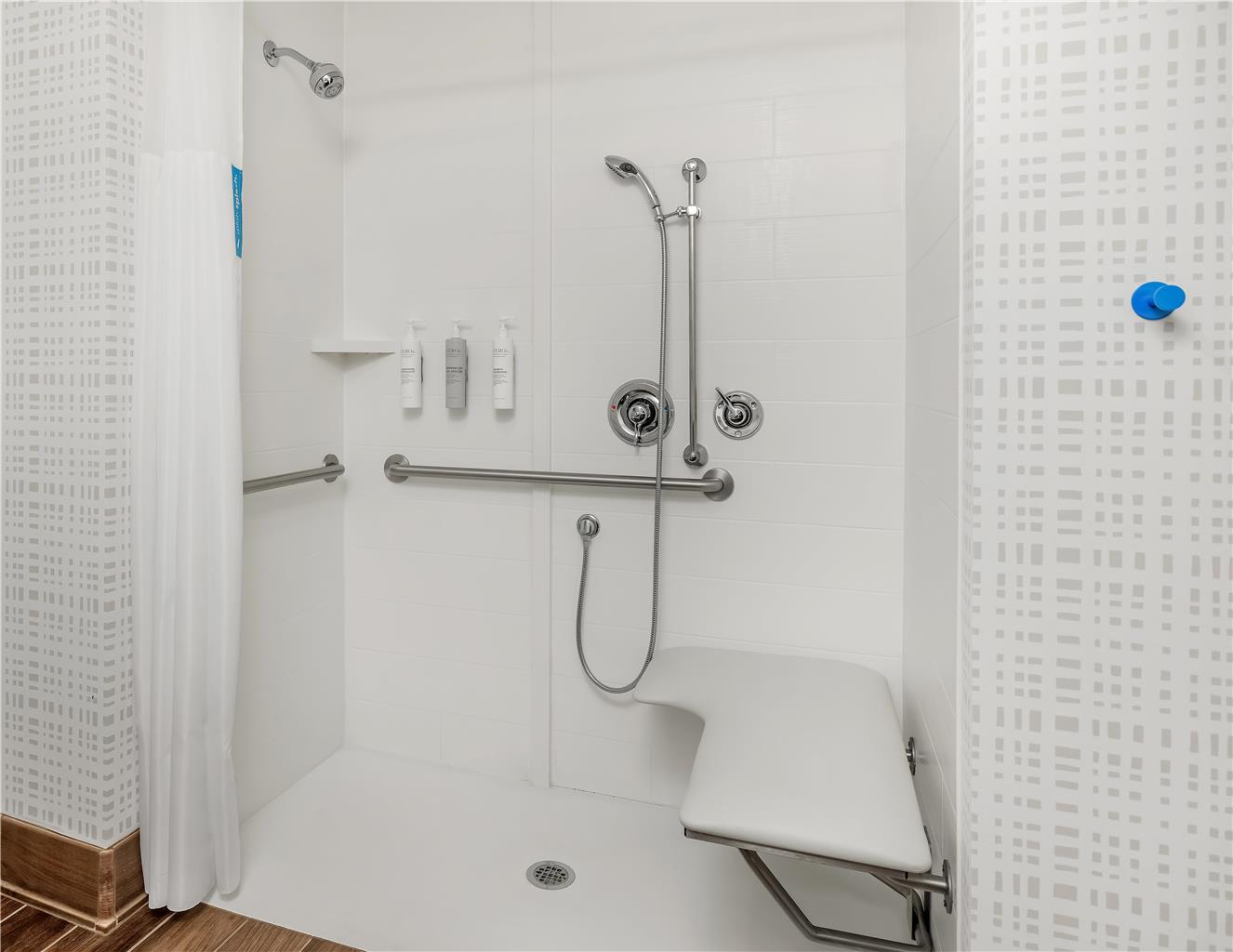 Guest room bath 