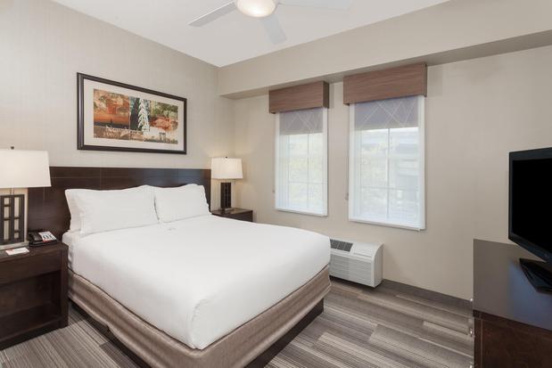 Images Holiday Inn Express Building 107