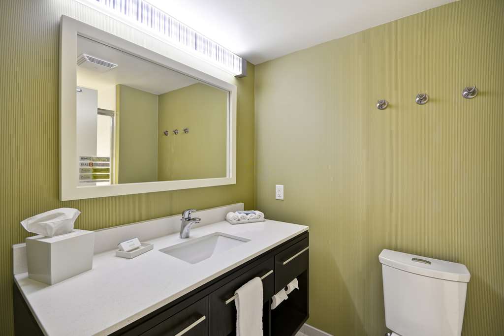 Guest room bath