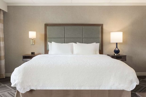 Images Hampton Inn & Suites Manchester-Bedford