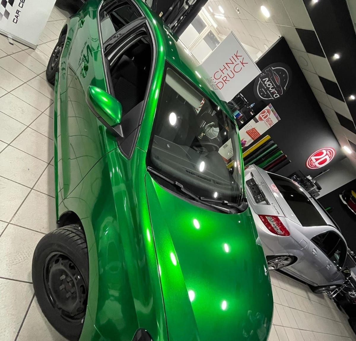 NOYFA Car Center & 2 D Digitaldruck, Welser Straße 17 in Leonding