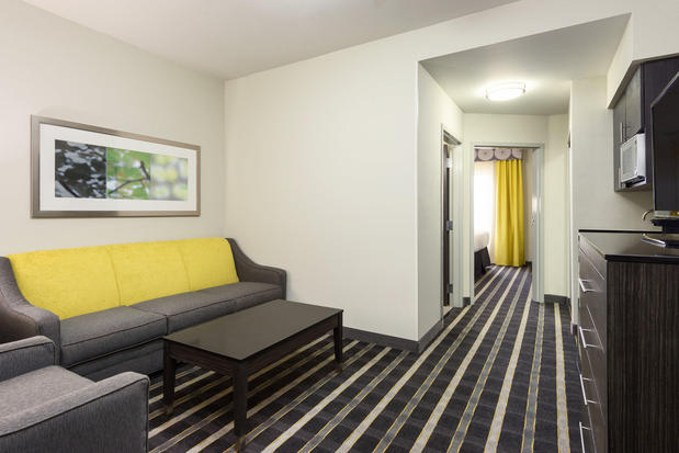 Images Holiday Inn Express & Suites Norman by IHG