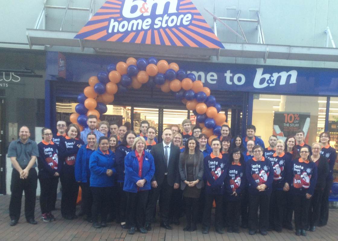 The new store team at B&M Ipswich - Eastgate Shopping Centre getting prepared for Black Friday opening day.