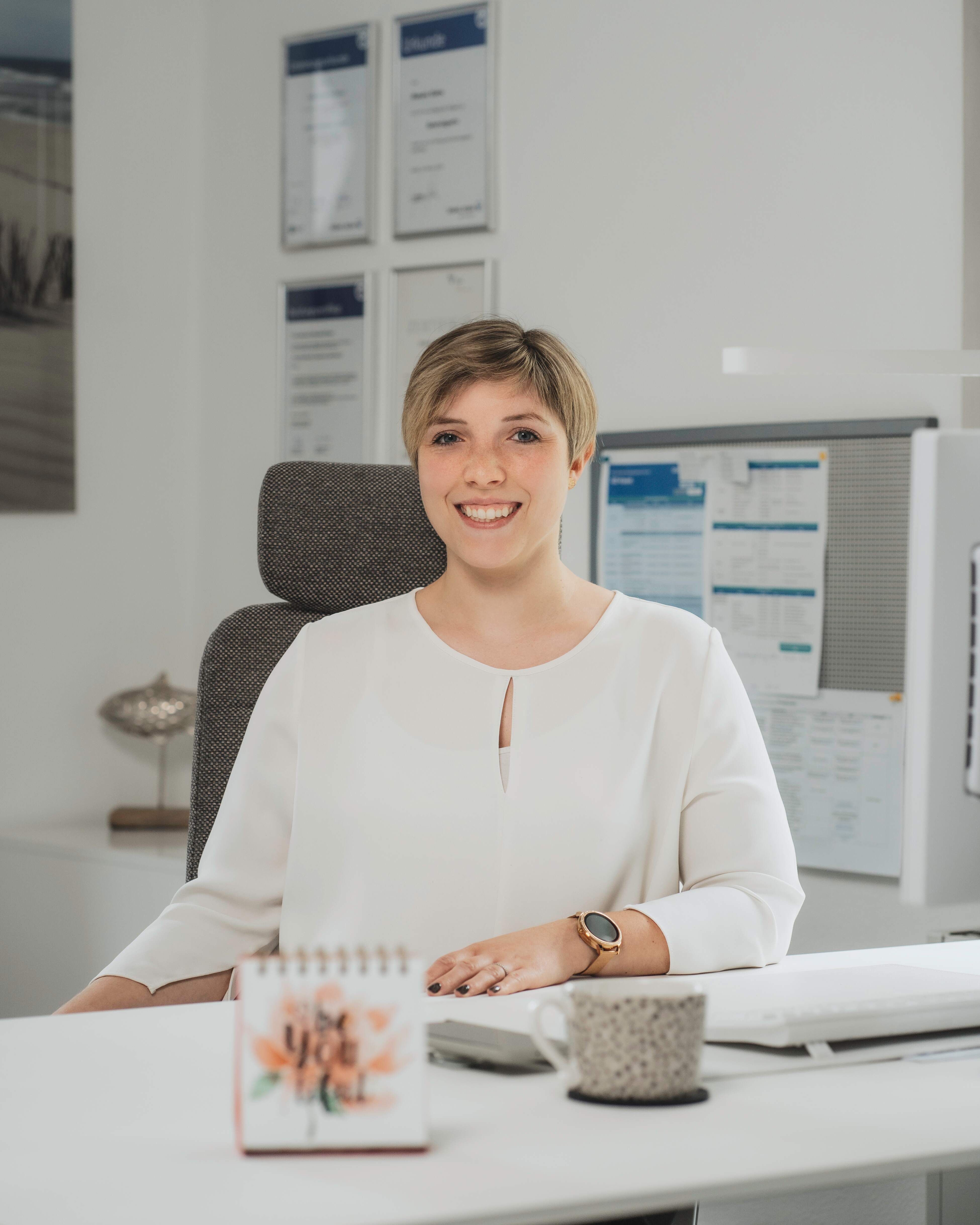 Innendienstmitarbeiterin Julia Haferburg – Generalagentur Manuela Roestel-Klemm – Versicherung in Kassel
