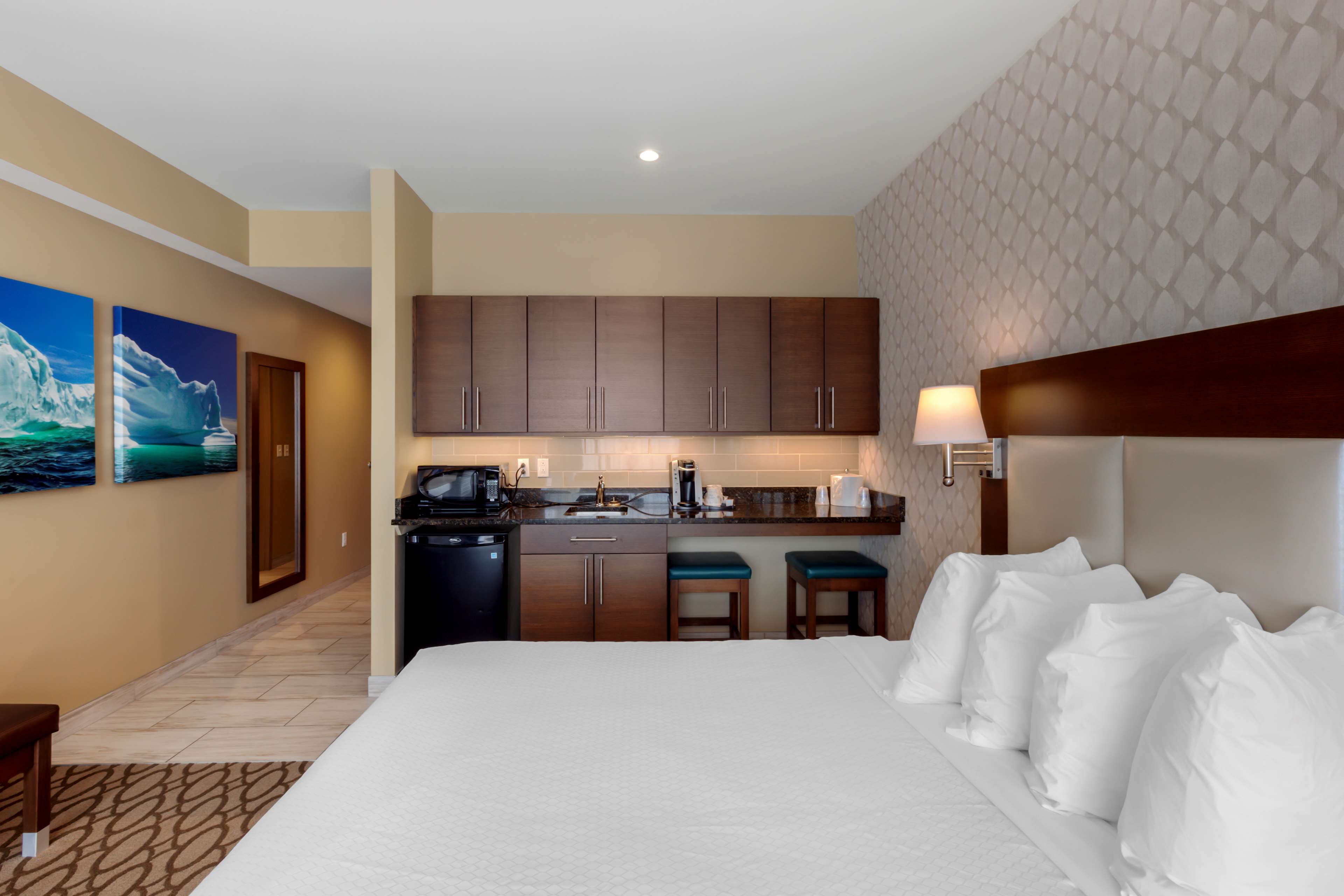 Best Western Plus St. John's Airport Hotel And Suites à St. John's: Double Queen With Kitchenette
