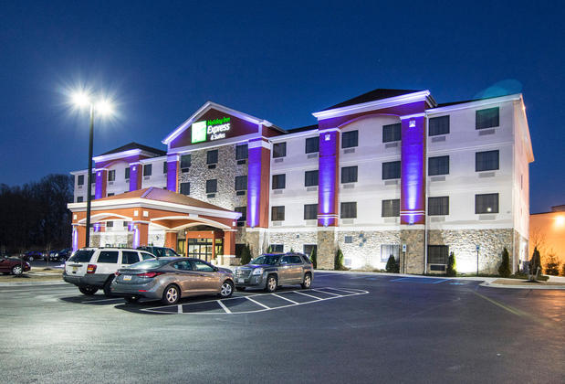 Images Holiday Inn Express & Suites Elkton - University Area, an IHG Hotel